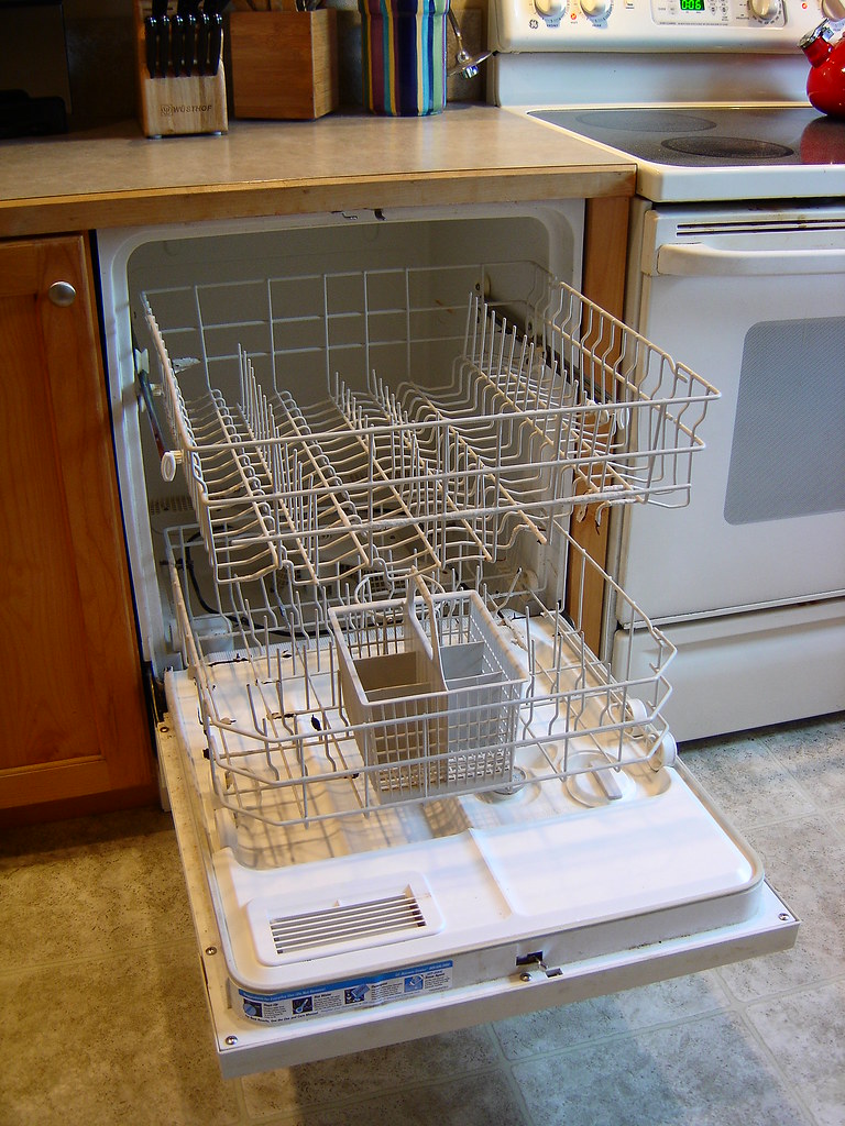 Smelly Commercial Dishwasher? Here’s How To Fix It.
